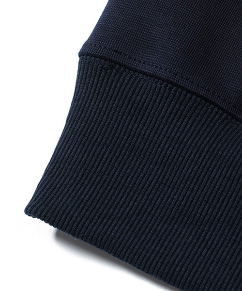Songe(ソンジュ)の「2点セットアップオフショルダースウェットトレーナー&ショートパンツ(セットアップ・レディース・ネイビー/アイボリー・M/L)」の4枚目の写真