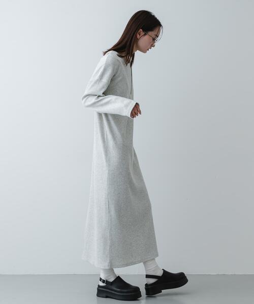 SENSE OF PLACE by URBAN RESEARCH（センスオブプレイスバイアーバンリサーチ）の「レイヤードネックリブワンピース（ワンピース・レディース・オートミール/ブラック/チャコールグレー・S/ONE）」の15枚目の写真