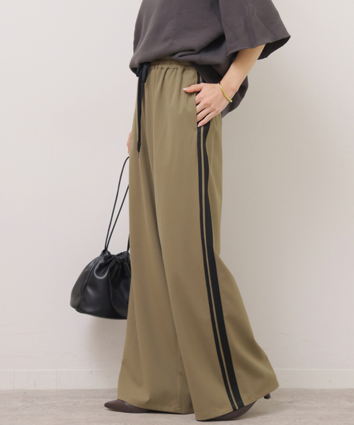 JOURNAL STANDARD relume（ジャーナルスタンダード　レリューム）の「サイドラインイージーパンツ（その他パンツ・レディース・カーキ/ブラック・38/36）」の2枚目の写真