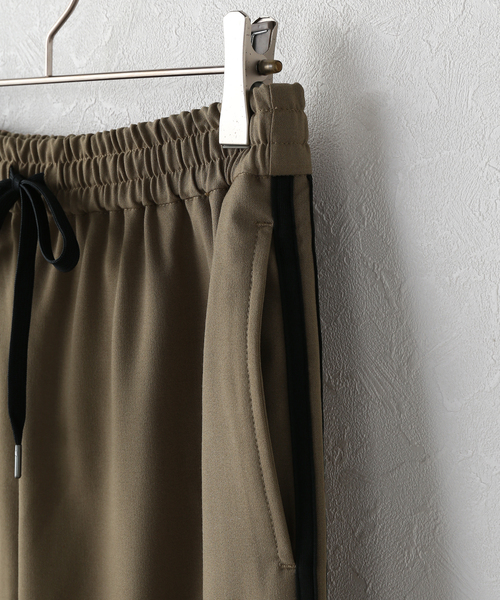 JOURNAL STANDARD relume（ジャーナルスタンダード　レリューム）の「サイドラインイージーパンツ（その他パンツ・レディース・カーキ/ブラック・38/36）」の22枚目の写真