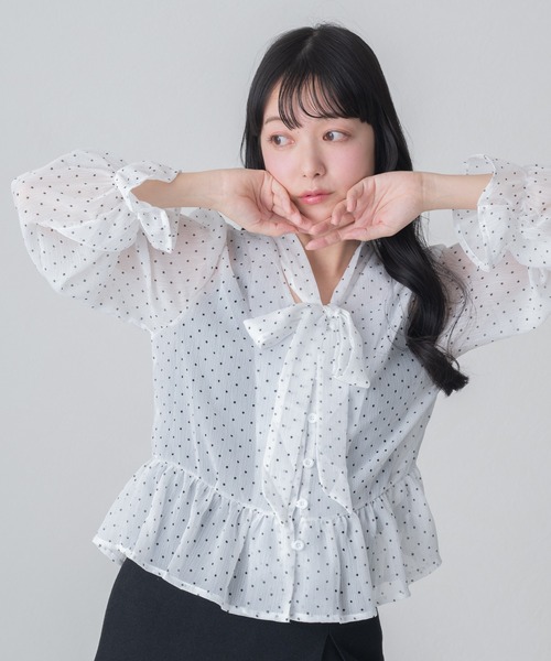MISCH MASCH(ミッシュマッシュ)の「2026春夏新作 WEB限定 ドットシアーVネックブラウス(シャツ/ブラウス・レディース・ホワイト・フリ-)」の1枚目の写真