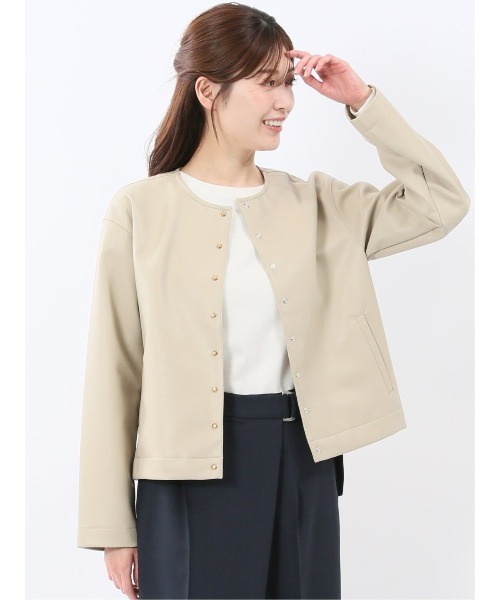 m.f.editorial(エムエフエディトリアル)の「【合成皮革】タカキュー レディース ノーカラー ブルゾン(ノーカラージャケット・レディース・ベージュ/ブラック・MEDIUM/LARGE)」の2枚目の写真