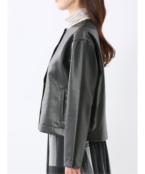 m.f.editorial(エムエフエディトリアル)の「【合成皮革】タカキュー レディース ノーカラー ブルゾン(ノーカラージャケット・レディース・ベージュ/ブラック・MEDIUM/LARGE)」の16枚目の写真
