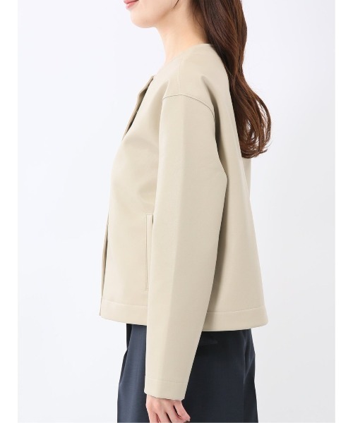 m.f.editorial(エムエフエディトリアル)の「【合成皮革】タカキュー レディース ノーカラー ブルゾン(ノーカラージャケット・レディース・ベージュ/ブラック・MEDIUM/LARGE)」の6枚目の写真