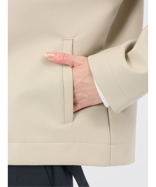 m.f.editorial(エムエフエディトリアル)の「【合成皮革】タカキュー レディース ノーカラー ブルゾン(ノーカラージャケット・レディース・ベージュ/ブラック・MEDIUM/LARGE)」の9枚目の写真