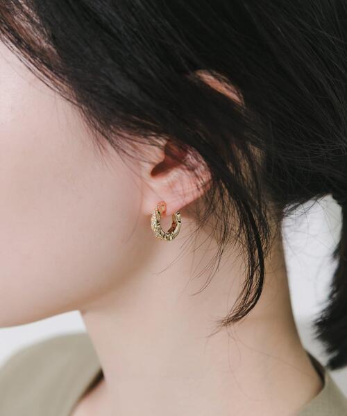 SMELLY(スメリー)の「メタルビジューワンタッチフープイヤリング(イヤリング・レディース・ゴールド系その他・-)」の5枚目の写真