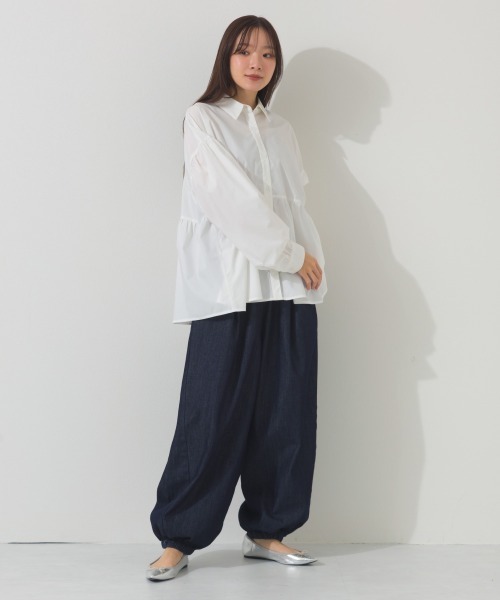 OMNES(オムネス)の「バレルレッグ裾ゴムデニムパンツ(デニムパンツ・レディース・インディゴブルー/ブルー・FREE)」の6枚目の写真