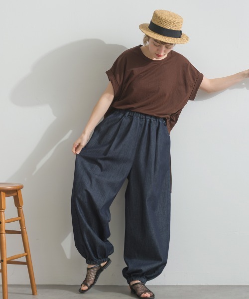 OMNES(オムネス)の「バレルレッグ裾ゴムデニムパンツ(デニムパンツ・レディース・インディゴブルー/ブルー・FREE)」の22枚目の写真