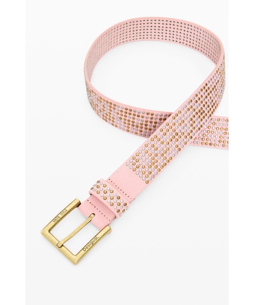Desigual（デシグアル）の「【Desigual×MASHA POPOVA】ピンク×ゴールドオールオーバースタッズ本革スクエアバックルベルト（ベルト・レディース・レッド・S/M/L）」の3枚目の写真