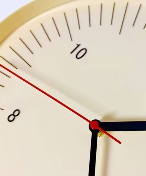 IRADOWL（アイラドール）の「【アイラドール room】ラウンド壁掛け時計（掛け時計・レディース・ブラック/グレイッシュベージュ/ライトブルー/グリーン/ホワイト・FREE）」の11枚目の写真