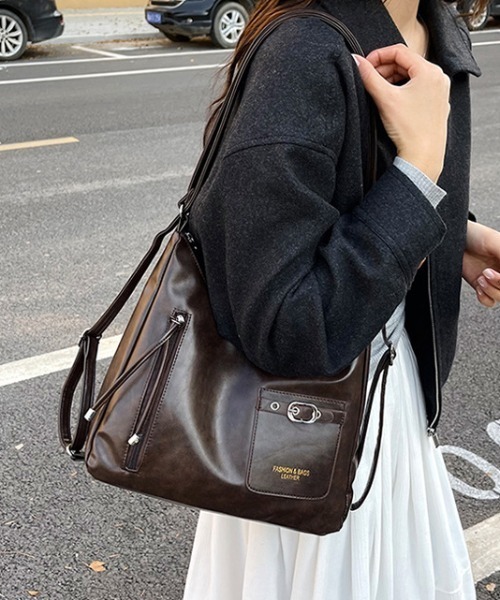 Teem Store(チームストア)の「【A4サイズ対応可】2WAY 大容量ベルテットフロントポケットショルダーバッグ リュック(ショルダーバッグ・レディース・ブラウン/ダークブラウン/ブラック・F)」の14枚目の写真