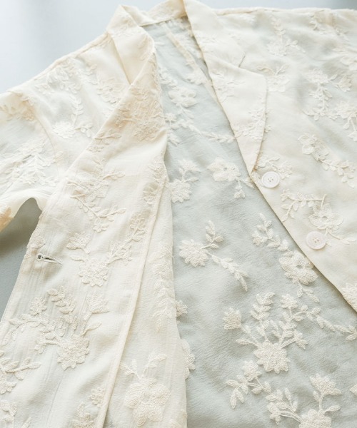 aquagarage（アクアガレージ）の「花柄刺繍テーラードジャケット（その他アウター・レディース・ブラック/アイボリー・FREE）」の12枚目の写真