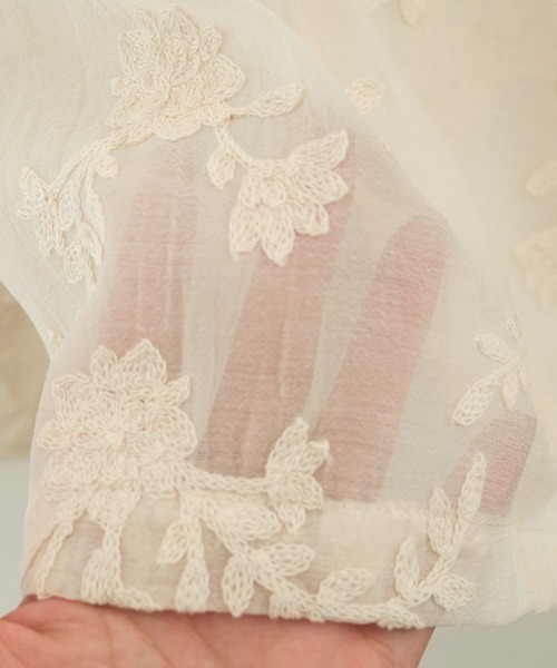 aquagarage（アクアガレージ）の「花柄刺繍テーラードジャケット（その他アウター・レディース・ブラック/アイボリー・FREE）」の14枚目の写真