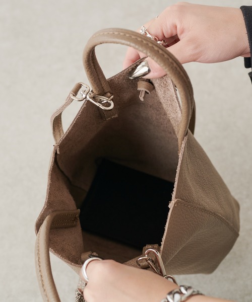 Lui's（ルイス）の「MILLELA FIRENZE ミニトートバッグ（トートバッグ・レディース・ブラック/モカ・FREE）」の9枚目の写真