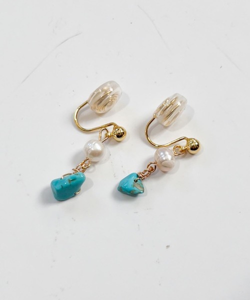 yu-ka(ユーカ)の「YU-KA:パールドロップイヤリング pearl drop earrings(イヤリング・メンズ・ゴールド・FREE)」の1枚目の写真