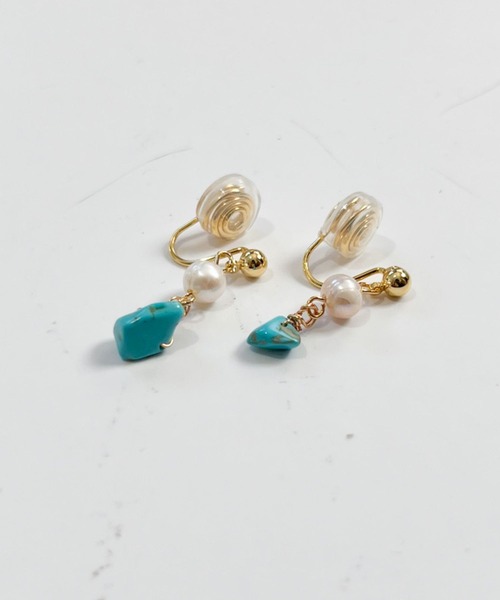 yu-ka(ユーカ)の「YU-KA:パールドロップイヤリング pearl drop earrings(イヤリング・メンズ・ゴールド・FREE)」の3枚目の写真