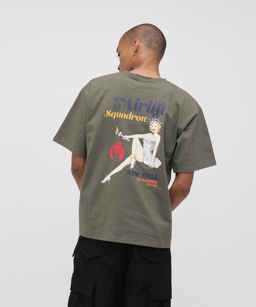 AVIREX(アヴィレックス)の「《WEB&DEPOT限定》PINUP S/S T-SHIRT '26 / ピンナップ ショートスリーブ Tシャツ / AVIREX / アヴィレックス(Tシャツ/カットソー・メンズ・ブラック/オリーブ系/ホワイト/ピンク・M/L/XL/2XL)」の11枚目の写真
