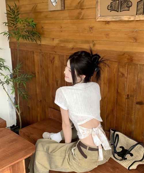 Ritzy(リッツィー)の「バックリボンクロップド T シャツ(Tシャツ/カットソー・レディース・ベージュ・M)」の2枚目の写真