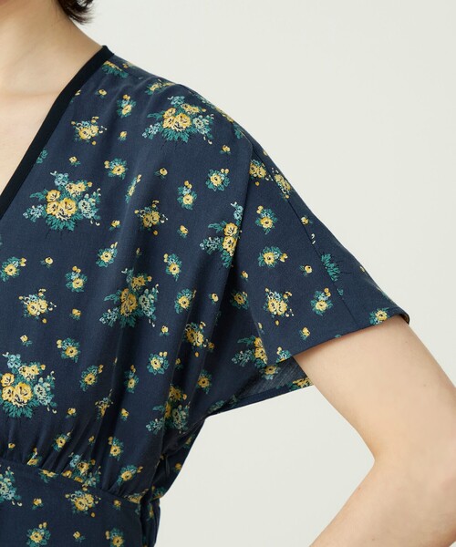 SOULEIADO（ソレイアード）の「レーヨンプリント フロントノットワンピース（ワンピース・レディース・ブラック系その他・36）」の7枚目の写真