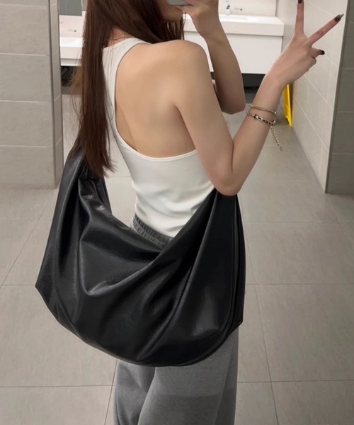 by LEGNA（バイレグナ）の「ワンショルダーバッグ（ショルダーバッグ・レディース・ブラック・FREE）」の17枚目の写真