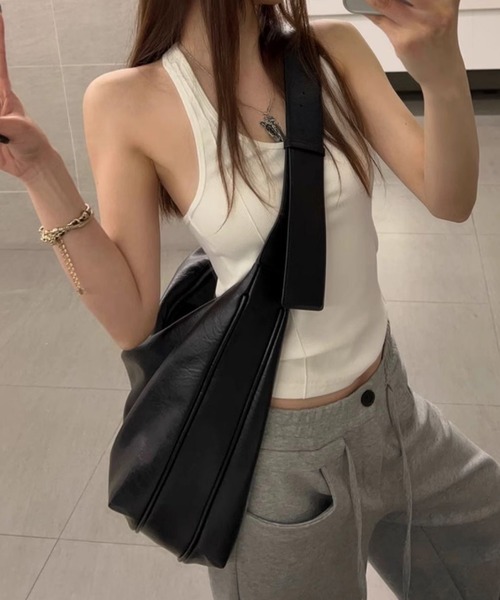 by LEGNA（バイレグナ）の「ワンショルダーバッグ（ショルダーバッグ・レディース・ブラック・FREE）」の16枚目の写真