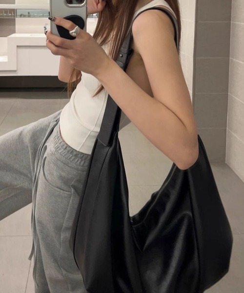 by LEGNA（バイレグナ）の「ワンショルダーバッグ（ショルダーバッグ・レディース・ブラック・FREE）」の15枚目の写真