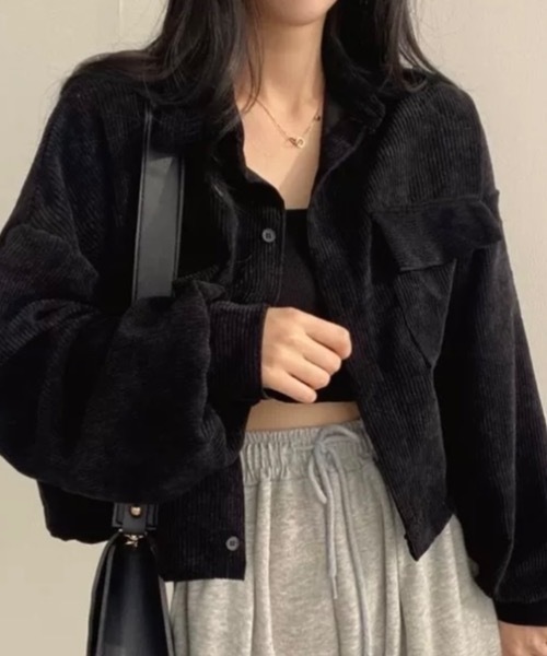 Alvia(アルビア)の「ショート丈シャツ(シャツ/ブラウス・レディース・ブラック/アイボリー/ブラウン/グレー・M)」の3枚目の写真