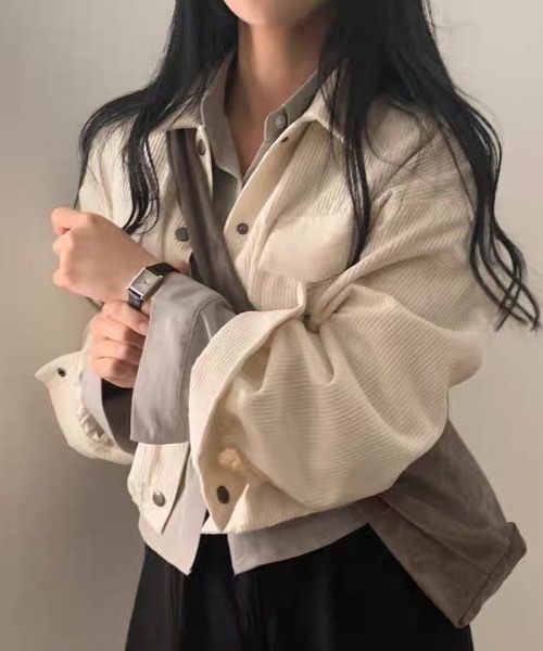Alvia(アルビア)の「ショート丈シャツ(シャツ/ブラウス・レディース・ブラック/アイボリー/ブラウン/グレー・M)」の10枚目の写真