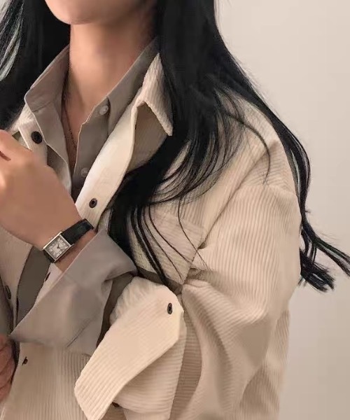 Alvia(アルビア)の「ショート丈シャツ(シャツ/ブラウス・レディース・ブラック/アイボリー/ブラウン/グレー・M)」の12枚目の写真