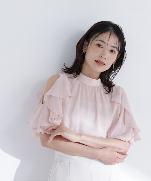 NATURAL BEAUTY BASIC（ナチュラルビューティーベーシック）の「ショルダースリットフリルブラウス（シャツ/ブラウス・レディース・ピンク/ブラウン/イエロー系その他・ﾌﾘ-）」の3枚目の写真