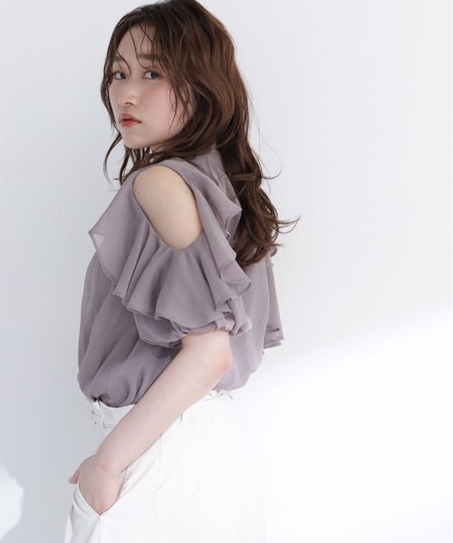 NATURAL BEAUTY BASIC（ナチュラルビューティーベーシック）の「ショルダースリットフリルブラウス（シャツ/ブラウス・レディース・ピンク/ブラウン/イエロー系その他・ﾌﾘ-）」の5枚目の写真