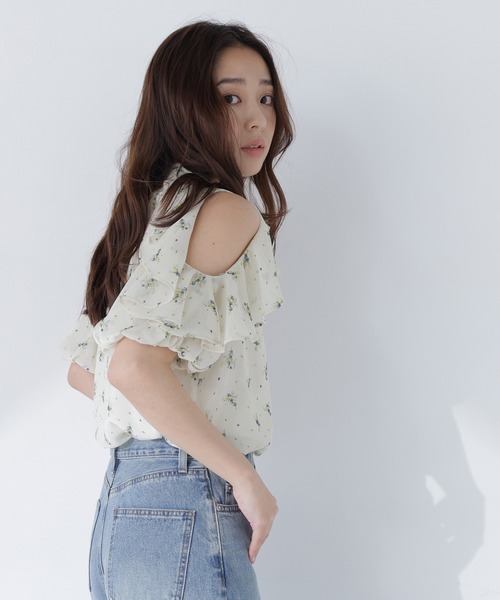 NATURAL BEAUTY BASIC（ナチュラルビューティーベーシック）の「ショルダースリットフリルブラウス（シャツ/ブラウス・レディース・ピンク/ブラウン/イエロー系その他・ﾌﾘ-）」の19枚目の写真