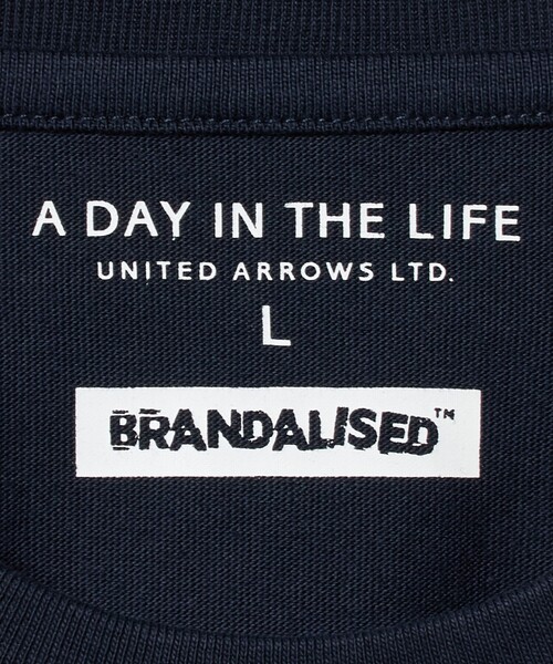 A DAY IN THE LIFE UNITED ARROWS(アデイインザライフユナイテッドアローズ)の「<BRANDALISED × A DAY IN THE LIFE >バンクシー アートTシャツ GIRL(Tシャツ/カットソー・メンズ・ネイビー/ホワイト・L/M)」の11枚目の写真