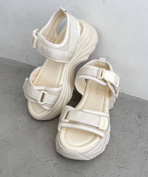 CLEA(クレア)の「厚底スポーツサンダル(サンダル・レディース・ブラック/アイボリー・23.5cm/24.5cm)」の4枚目の写真