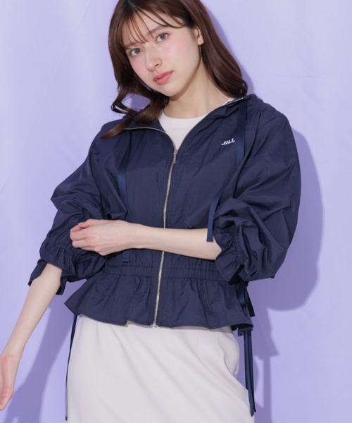 JILL by JILL STUART（ジルバイジルスチュアート）の「シアーナイロンジャケット（ブルゾン・レディース・ホワイト/ネイビー・FREE）」の4枚目の写真