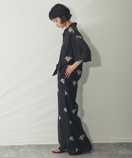 ANOTHER S（アナザーエス）の「花刺繍シアーストライプイージーパンツ（その他パンツ・レディース・ブラック/オフホワイト・FREE）」の4枚目の写真