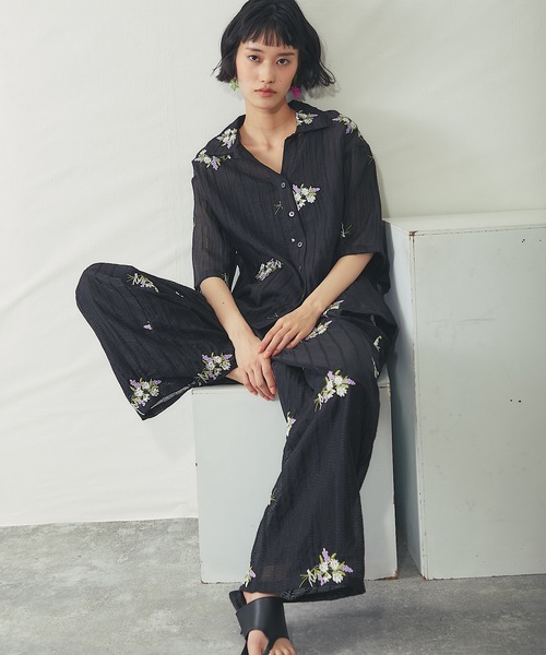 ANOTHER S（アナザーエス）の「花刺繍シアーストライプイージーパンツ（その他パンツ・レディース・ブラック/オフホワイト・FREE）」の3枚目の写真