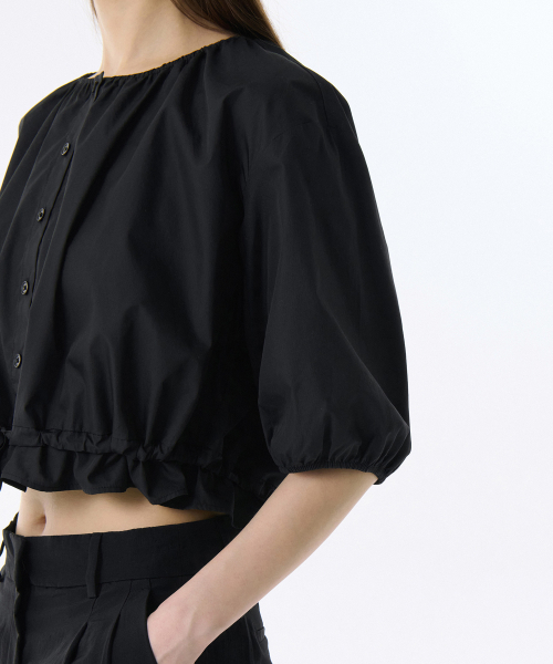MUSINSA STANDARD WOMAN（ムシンサスタンダードウーマン）の「ウーマンズラウンドネックボリュームクロップブラウス[ブラック]（シャツ/ブラウス・レディース・その他・SMALL/MEDIUM/LARGE/X-SMALL）」の5枚目の写真