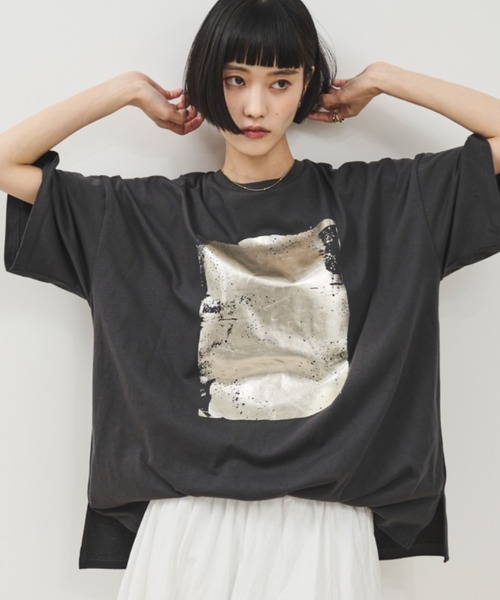 Shelly island(シェリーアイランド)の「箔プリントオーバーT(Tシャツ/カットソー・レディース・ホワイト/ブラック・FREE)」の2枚目の写真