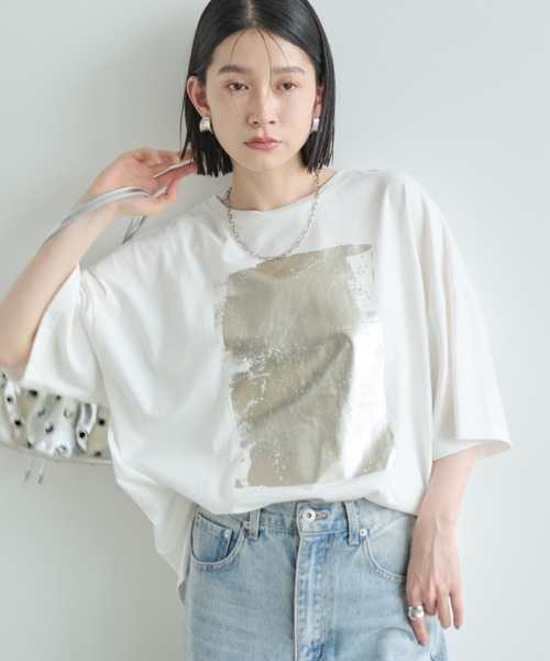 Shelly island(シェリーアイランド)の「箔プリントオーバーT(Tシャツ/カットソー・レディース・ホワイト/ブラック・FREE)」の4枚目の写真