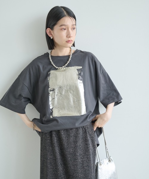 Shelly island(シェリーアイランド)の「箔プリントオーバーT(Tシャツ/カットソー・レディース・ホワイト/ブラック・FREE)」の13枚目の写真