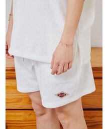 AKAW（アカウ）の「オーバーサイズテリータオルショーツ（ホワイト）（その他パンツ）」