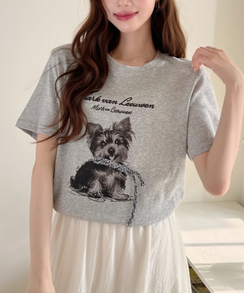 Ada.(エイダ)の「ヴィンテージライク ドッグ グラフィック Tシャツ(Tシャツ/カットソー・レディース・ホワイト/ネイビー/グレー・FREE)」の2枚目の写真