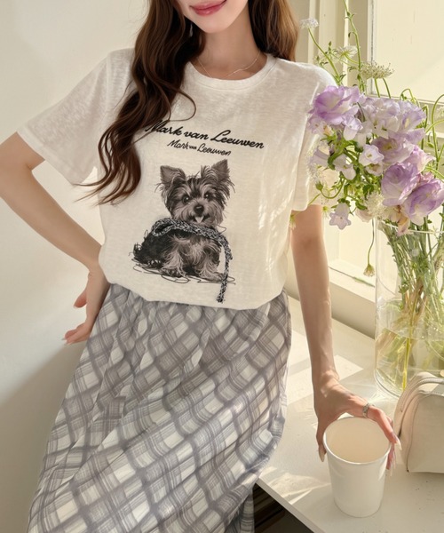 Ada.(エイダ)の「ヴィンテージライク ドッグ グラフィック Tシャツ(Tシャツ/カットソー・レディース・ホワイト/ネイビー/グレー・FREE)」の4枚目の写真