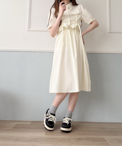 Nana(ナナ)の「ドローストリングシャツ×キャミワンピースセット(セットアップ・レディース・ベージュ/ブラック・FREE)」の8枚目の写真