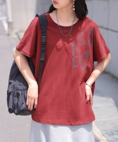 HUG.U(ハグユー)の「バタフライプリント綿Tシャツ(Tシャツ/カットソー・レディース・ホワイト/アッシュグレー/ブラック/レッド・FREE)」の18枚目の写真