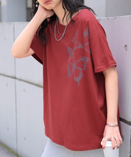 HUG.U(ハグユー)の「バタフライプリント綿Tシャツ(Tシャツ/カットソー・レディース・ホワイト/アッシュグレー/ブラック/レッド・FREE)」の17枚目の写真