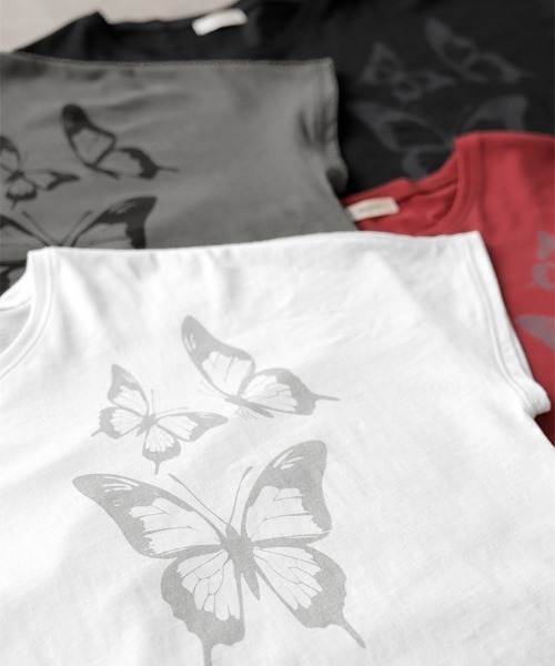 HUG.U(ハグユー)の「バタフライプリント綿Tシャツ(Tシャツ/カットソー・レディース・ホワイト/アッシュグレー/ブラック/レッド・FREE)」の9枚目の写真