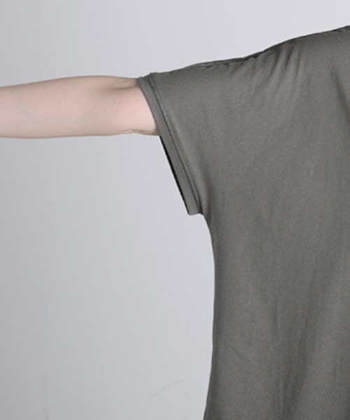 HUG.U(ハグユー)の「バタフライプリント綿Tシャツ(Tシャツ/カットソー・レディース・ホワイト/アッシュグレー/ブラック/レッド・FREE)」の5枚目の写真