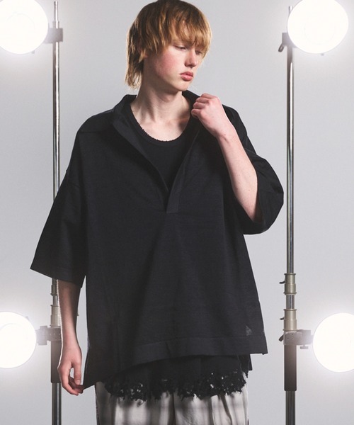MAISON SPECIAL(メゾンスペシャル)の「《UNISEX》Ramie-SOLOTEX Prime-Over Deep Front Skipper Knit T-shirt/ラミーソロテックスプライムオーバーディープフロントスキッパーニットTシャツ【MAISON SPECIAL/メゾンスペシャル】(Tシャツ/カットソー・メンズ・サックスブルー/レッド/ブラック・0/1/2)」の1枚目の写真